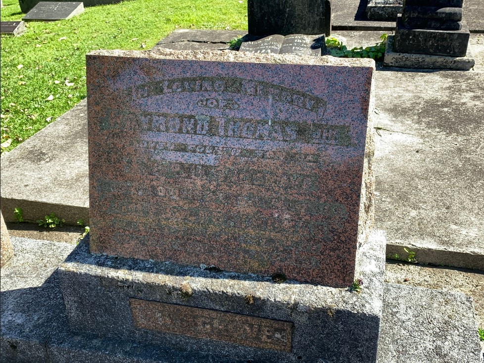 Sadgrove, Raymond Thomas  (Headstone)